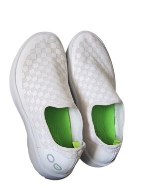 OOFOS Women's OOmg eeZee Low Recovery Shoes   Size 9